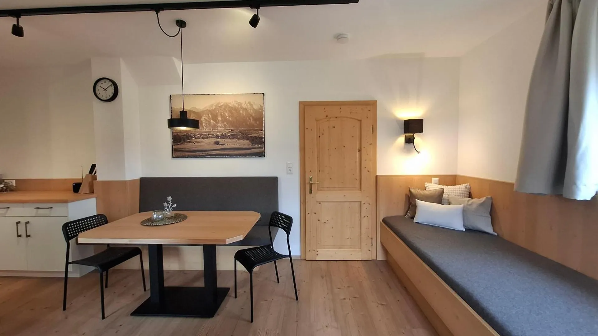 Hell Hof Appartement Innsbruck